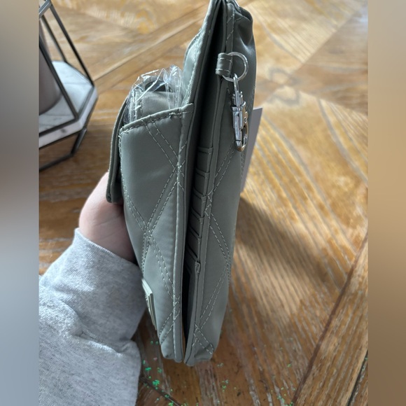 IHKWIP The Ring-Ring Cellphone Crossbody Bag Army Sage Green NWT - Picture 5 of 5